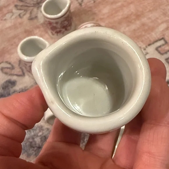 Shenango China Restaurant Red Avon Floral Pattern Mini Creamer Set of Four - Picture 4 of 5